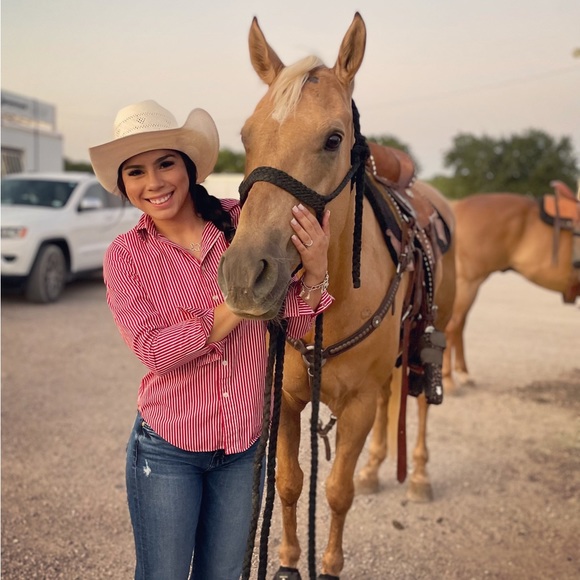 Meet your Posher, Iliana - Picture 1 of 1